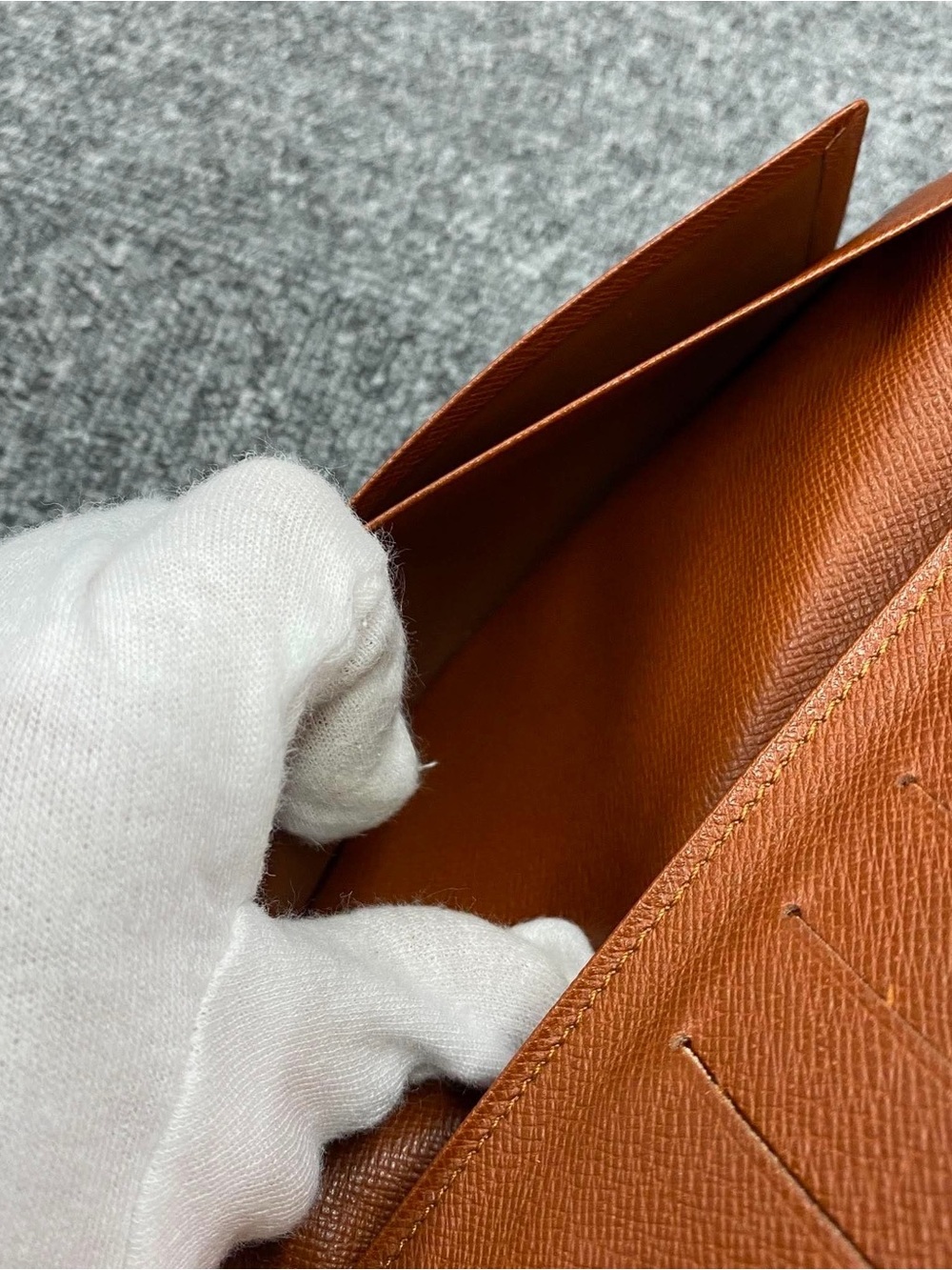 Louis Vuitton Monogram Long Wallet - Authentic - Picture 9 of 11